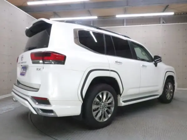 2025 Toyota Landrcuiser 300 — photo 2 | Tuminion Kenya