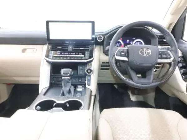 2025 Toyota Landrcuiser 300 — photo 3 | Tuminion Kenya