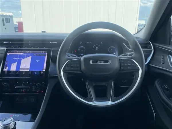 2023 Jeep Grand Cherokee — photo 7 | Tuminion Kenya