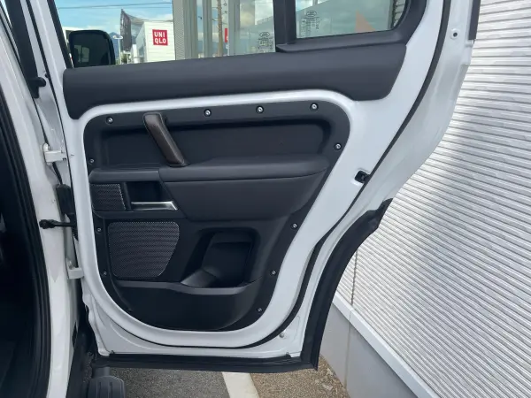 2023 Landrover Defender — photo 8 | Tuminion Kenya