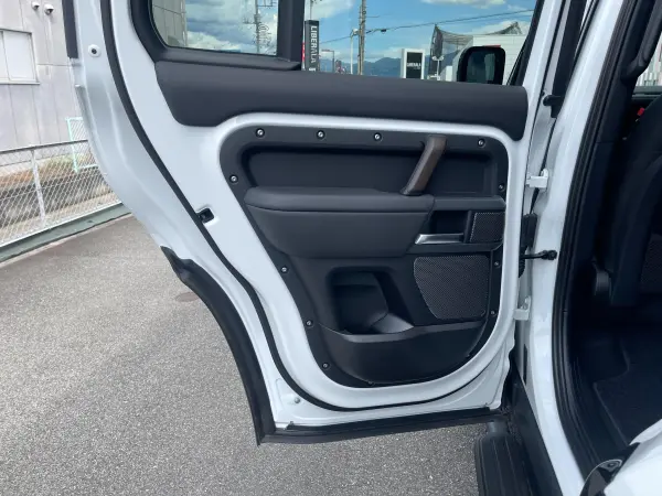 2023 Landrover Defender — photo 9 | Tuminion Kenya