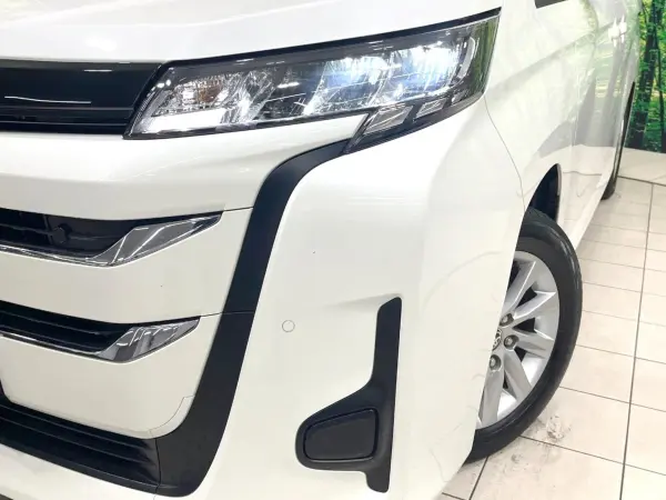 2023 Toyota Noah — photo 8 | Tuminion Kenya