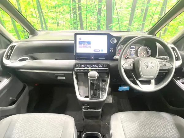 2023 Toyota Noah — photo 2 | Tuminion Kenya