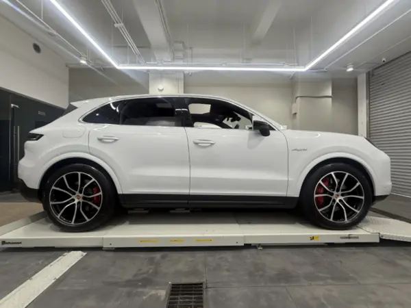 2025 Porsche Cayenne — photo 3 | Tuminion Kenya
