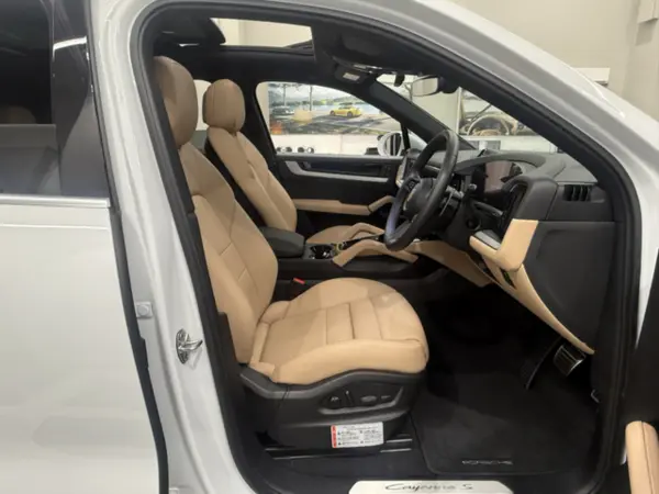 2025 Porsche Cayenne — photo 7 | Tuminion Kenya