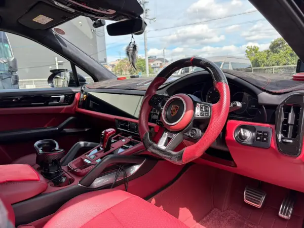 2018 Porsche Cayenne — photo 8 | Tuminion Kenya