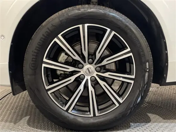 2018 Volvo Xc60 — photo 9 | Tuminion Kenya