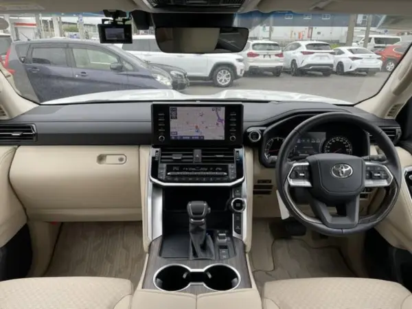 2023 Toyota Landrcuiser 300 — photo 2 | Tuminion Kenya