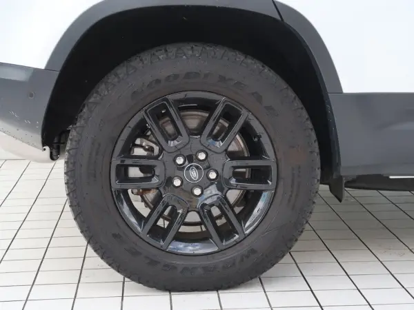 2023 Landrover Defender — photo 8 | Tuminion Kenya