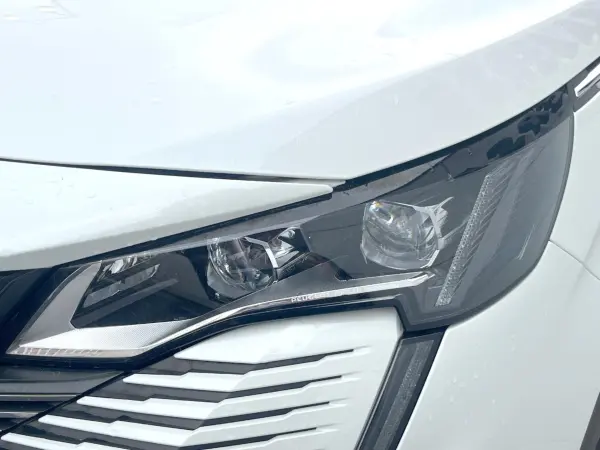 2021 Peugeot 5008 — photo 9 | Tuminion Kenya