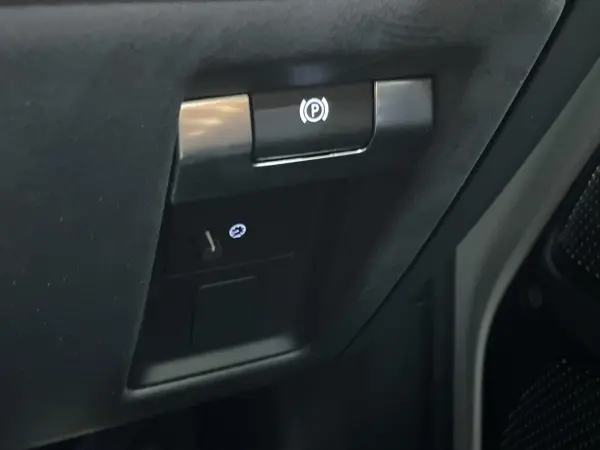 2023 Landrover Defender — photo 8 | Tuminion Kenya