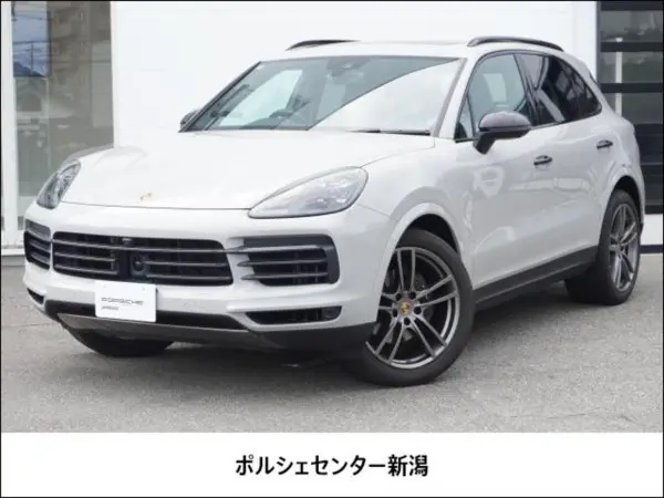 Porsche Cayenne Platinum Edition Tiptronic S 4WD MY23 S Tailpipe BOSE PDLS ACC Sunroof Roof Rails (Crayon) — 2022, 18,000km, for sale in Kenya