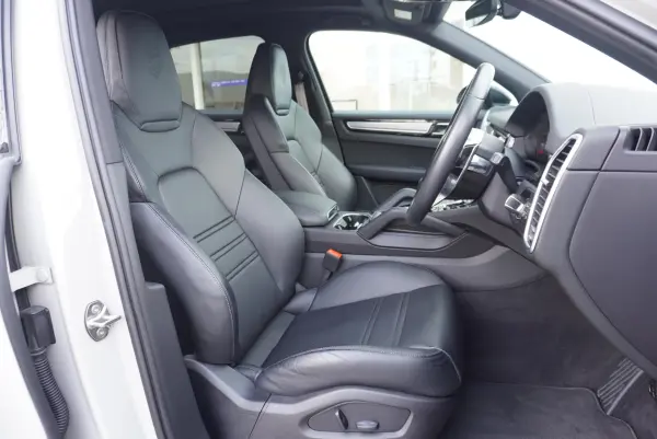 2022 Porsche Cayenne — photo 7 | Tuminion Kenya
