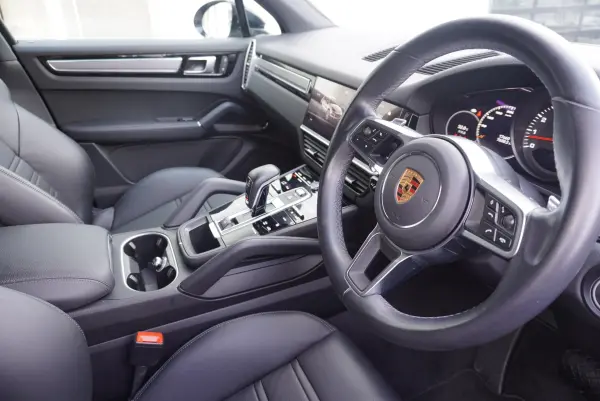 2022 Porsche Cayenne — photo 8 | Tuminion Kenya
