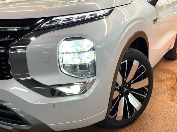 2024 Mitsubishi Outlander — photo 9 | Tuminion Kenya