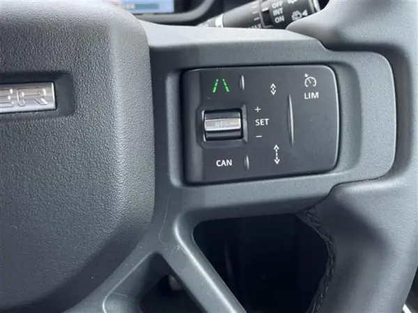 2025 Landrover Defender — photo 3 | Tuminion Kenya