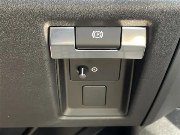 2025 Landrover Defender — photo 7 | Tuminion Kenya