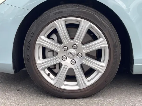 2019 Volvo V40 — photo 9 | Tuminion Kenya