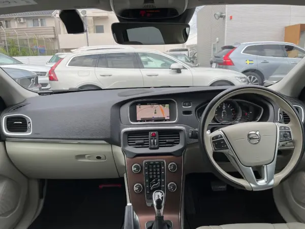2019 Volvo V40 — photo 2 | Tuminion Kenya