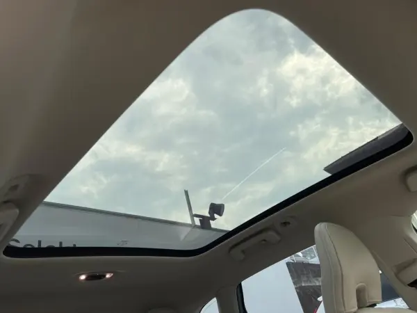 2019 Volvo V40 — photo 3 | Tuminion Kenya