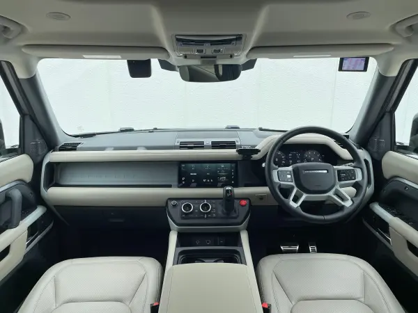 2023 Landrover Defender — photo 1