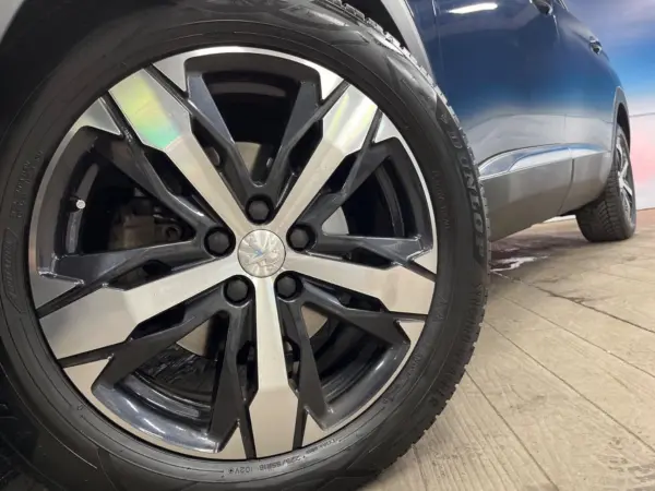 2021 Peugeot 5008 — photo 9 | Tuminion Kenya