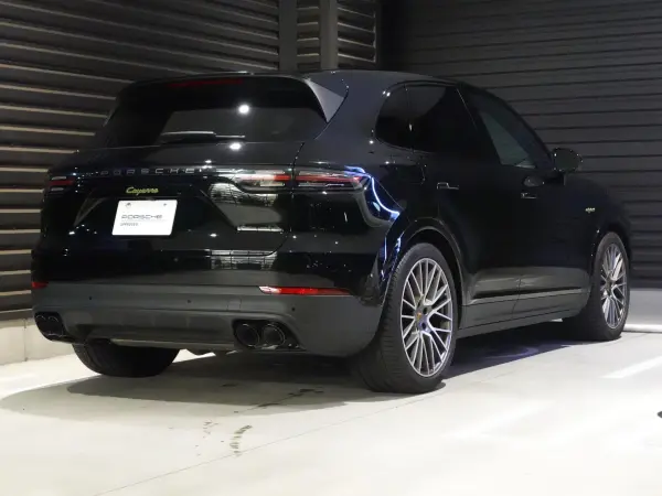 2023 Porsche Cayenne — photo 2 | Tuminion Kenya