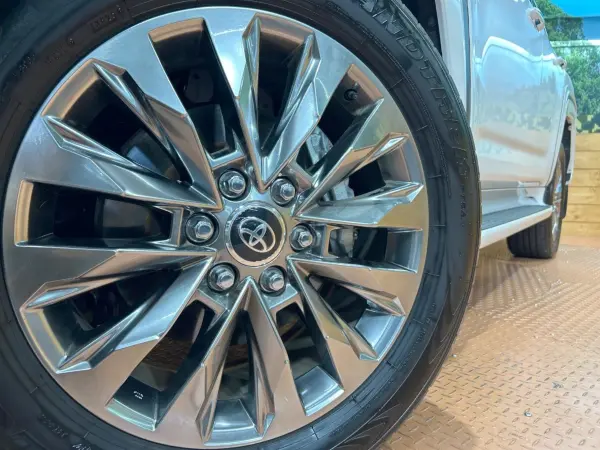 2025 Toyota Landrcuiser 300 — photo 9 | Tuminion Kenya