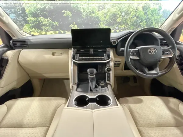 2025 Toyota Landrcuiser 300 — photo 2 | Tuminion Kenya