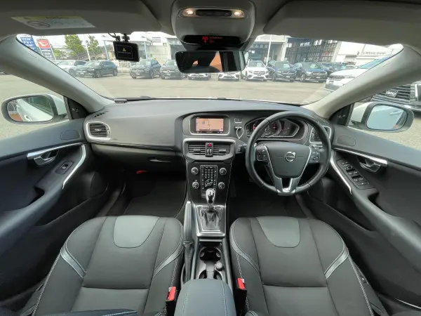 2018 Volvo V40 — photo 2 | Tuminion Kenya