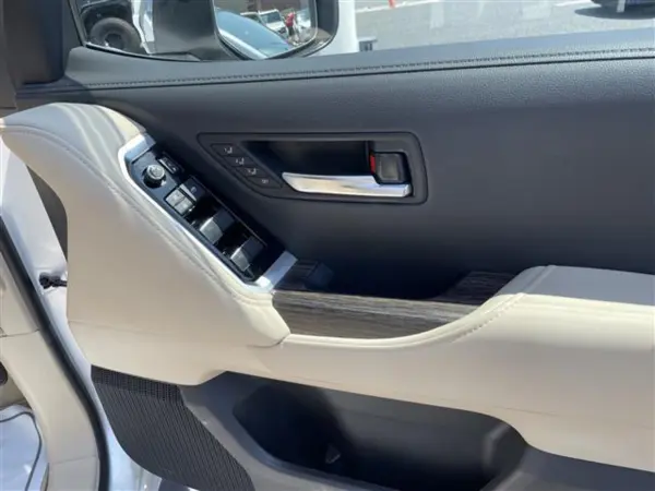 2024 Toyota Landrcuiser 300 — photo 7 | Tuminion Kenya