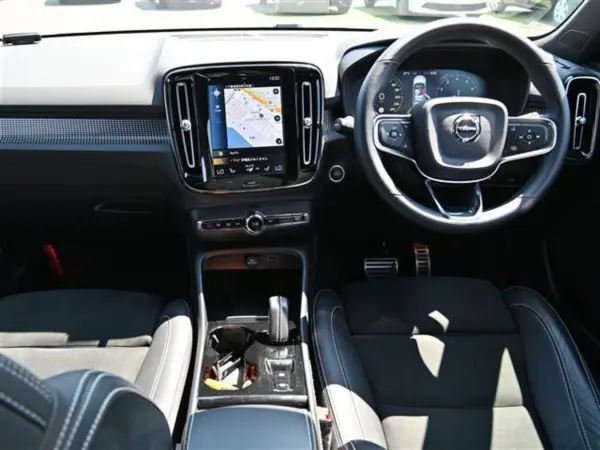 2021 Volvo Xc40 — photo 1