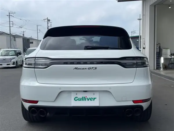 2021 Porsche Macan — photo 9 | Tuminion Kenya