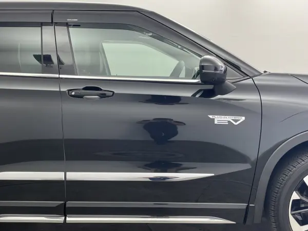 2023 Mitsubishi Outlander — photo 8 | Tuminion Kenya