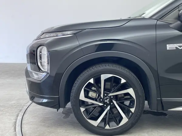 2023 Mitsubishi Outlander — photo 9 | Tuminion Kenya
