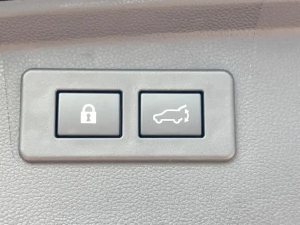 2023 Subaru Legacy Outback — photo 8 | Tuminion Kenya