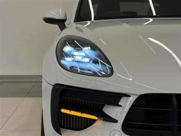 2021 Porsche Macan — photo 9 | Tuminion Kenya