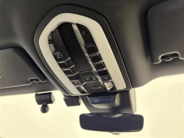 2021 Porsche Macan — photo 7 | Tuminion Kenya