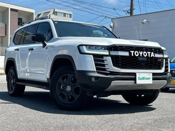 2023 Toyota Landrcuiser 300 — photo 8 | Tuminion Kenya