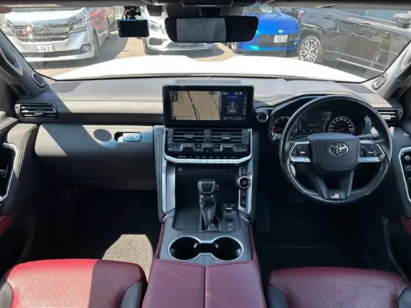 2023 Toyota Landrcuiser 300 — photo 2 | Tuminion Kenya