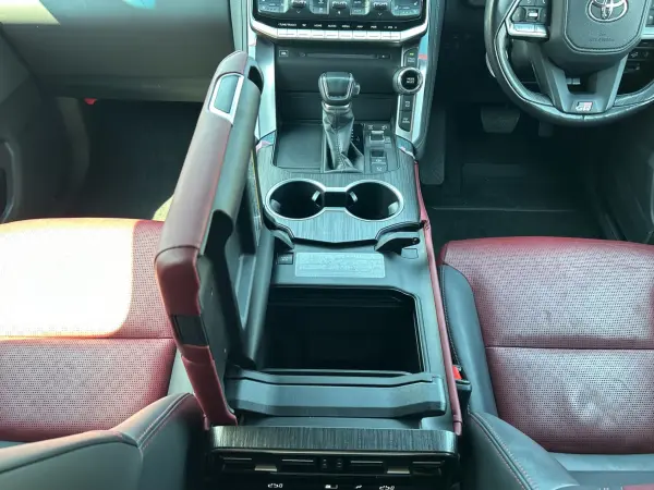 2023 Toyota Landrcuiser 300 — photo 3 | Tuminion Kenya