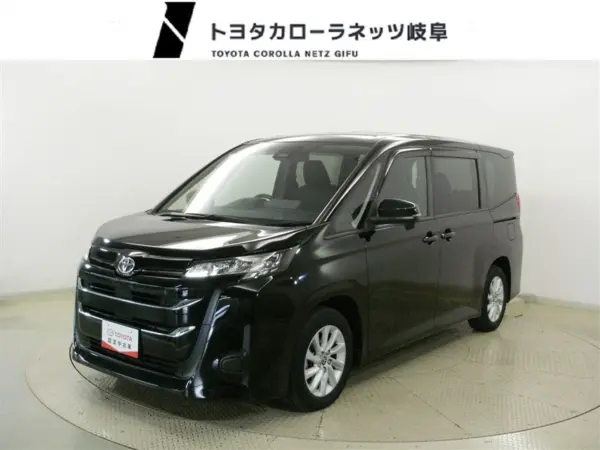 2022 Toyota Noah — photo 1