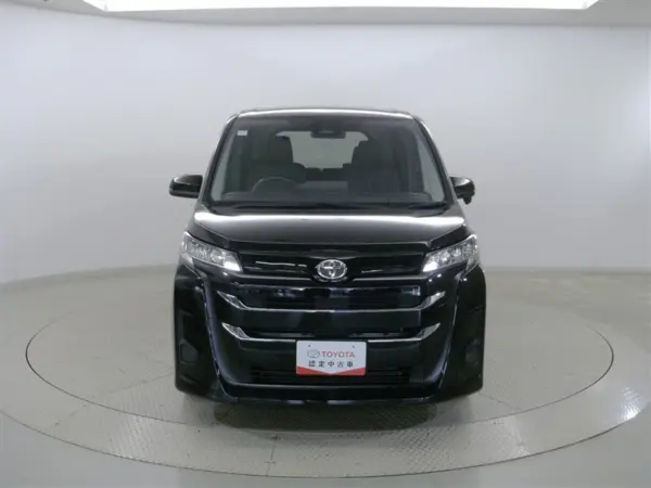 2022 Toyota Noah — photo 2 | Tuminion Kenya