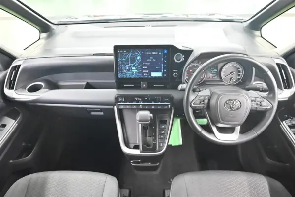 2022 Toyota Noah — photo 7 | Tuminion Kenya