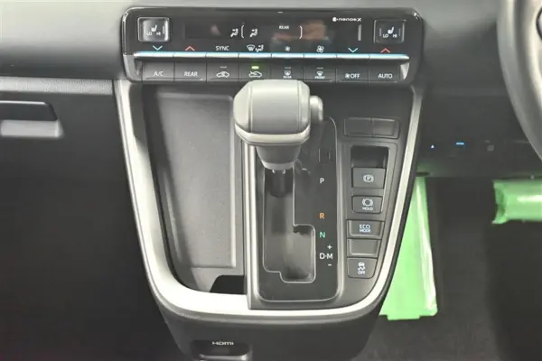 2022 Toyota Noah — photo 8 | Tuminion Kenya