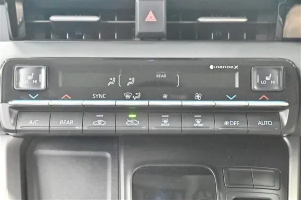 2022 Toyota Noah — photo 9 | Tuminion Kenya