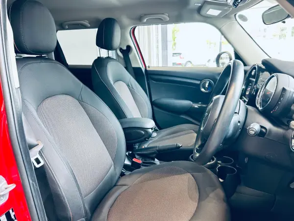 2021 Mini Cooper — photo 9 | Tuminion Kenya