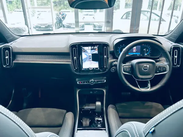 2024 Volvo Xc40 — photo 2 | Tuminion Kenya
