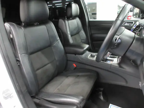 2019 Jeep Grand Cherokee — photo 7 | Tuminion Kenya