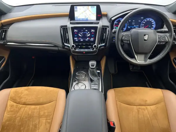 2020 Toyota Crown — photo 2 | Tuminion Kenya